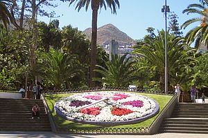 Sta. Cruz de Tenerife. Blumenuhr im Parque García Sanabria